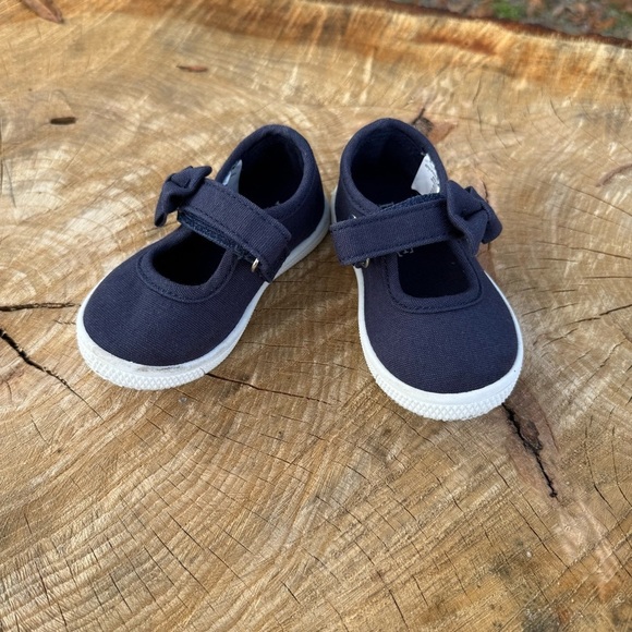 The Children’s Place Toddler Girl Navy Blue Bow Strap Canvas Sneakers Size 4 - Picture 1 of 8